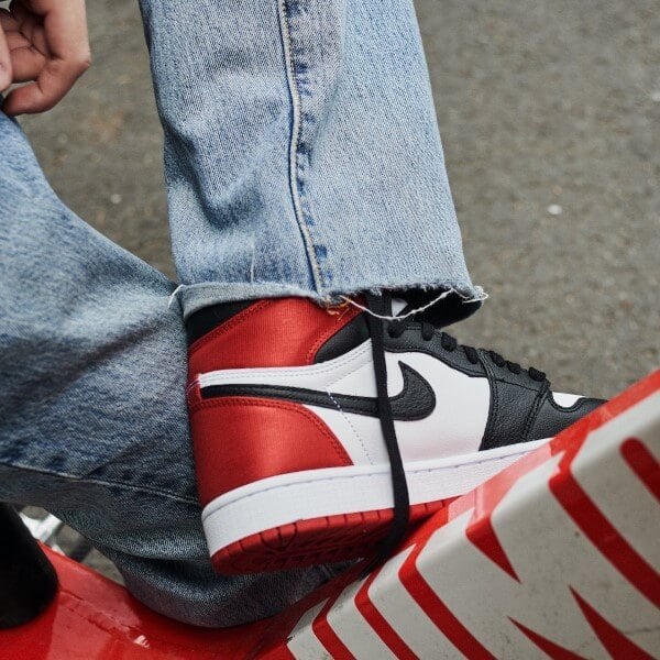 Pandabuy Air Jordan 1 Retro High Satin Black Toe