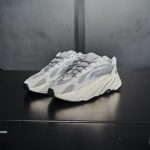 Pandabuy Yeezy 700 V2 Static