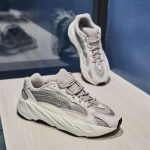 Pandabuy Yeezy 700 V2 Static