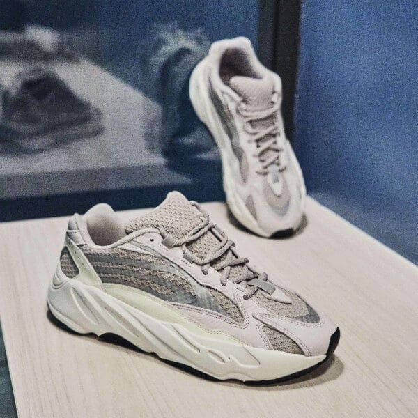 Pandabuy Yeezy 700 V2 Static