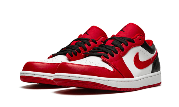 Pandabuy Air Jordan 1 Low Bulls