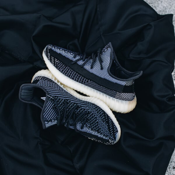 Pandabuy Yeezy Boost 350 V2 Carbon