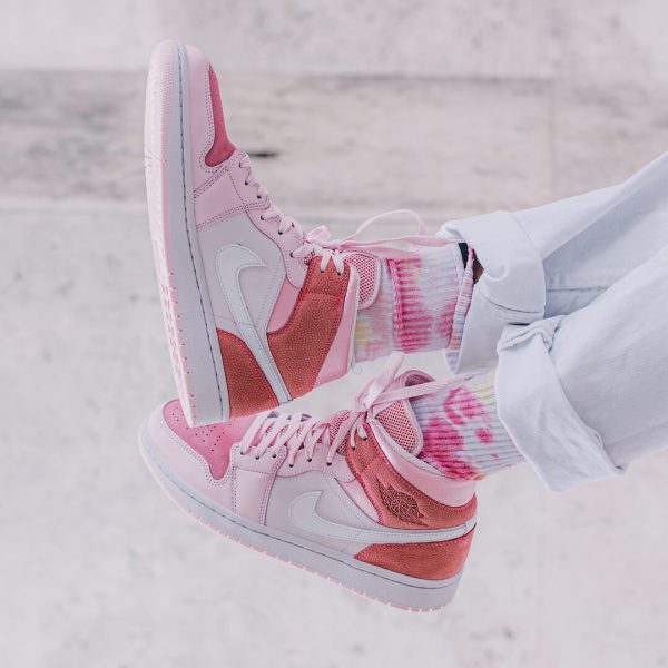 Pandabuy Air Jordan 1 Mid Digital Pink