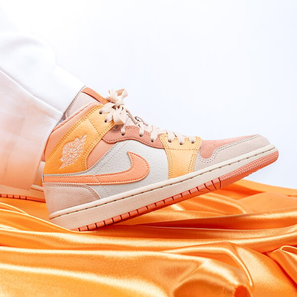 Pandabuy Air Jordan 1 Mid Apricot Orange