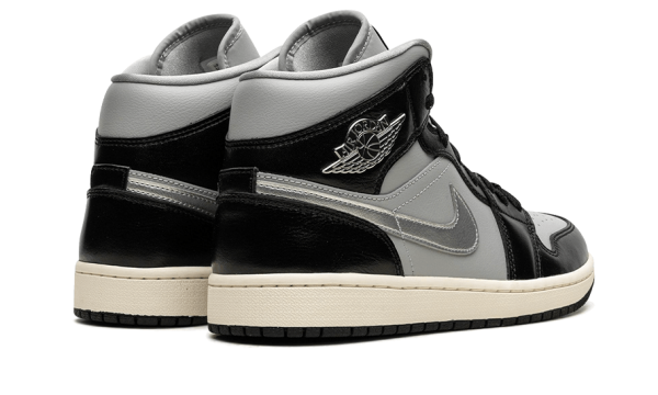 Pandabuy Air Jordan 1 Mid Black Chrome