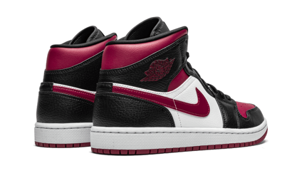 Pandabuy Air Jordan 1 Mid Bred Toe