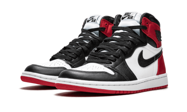 Pandabuy Air Jordan 1 Retro High Satin Black Toe